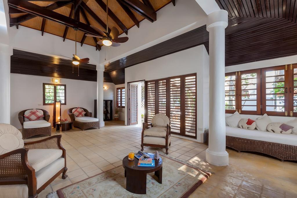 Baan Khunying - Secluded Phuket Beachfront Villa Rawai Habitación foto